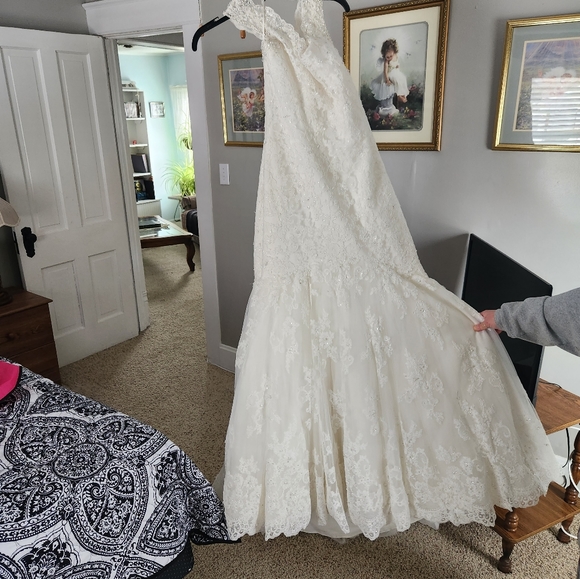 Wedding dress - Picture 3 of 4